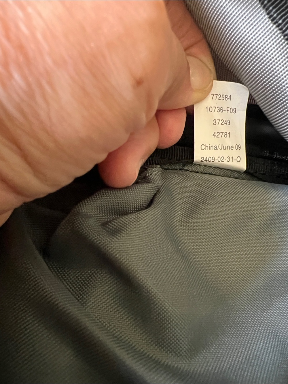REI Lookout technical hiking backpack. - Picture 6 of 7